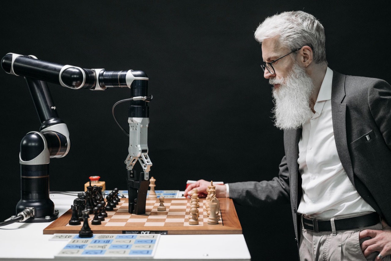 Examining Human–AI R